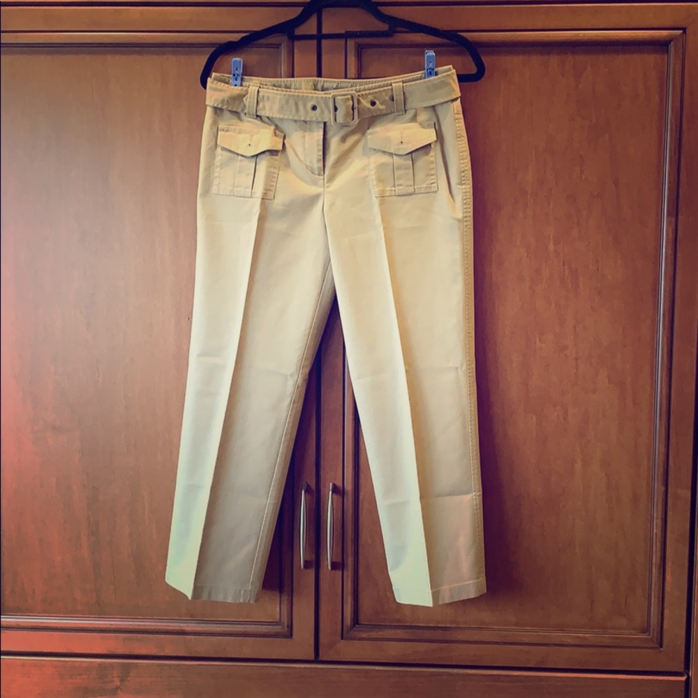 Khaki belted cargo-style Capri pants